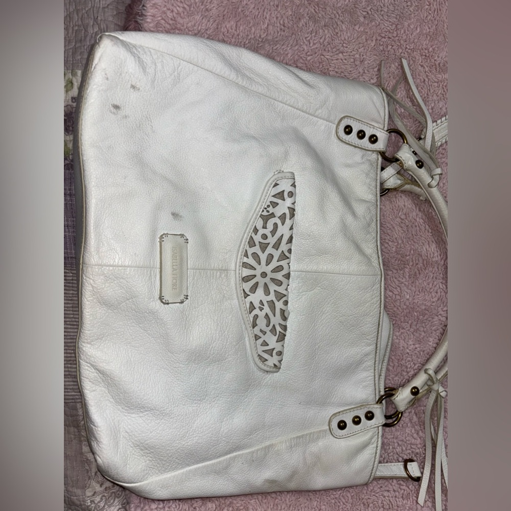 Beautiful, soft leather. Smoke free home.